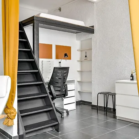 Cosy A Deux Pas De La Joliette Apartment